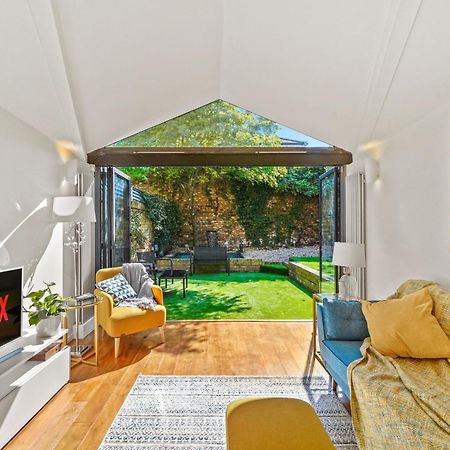 3 Bedroom Mews Home - Clapham Common - Free Private Parking - Sleeps 5 - Newly Refurbished - Sweetpea & Pillow Properties Londra Dış mekan fotoğraf