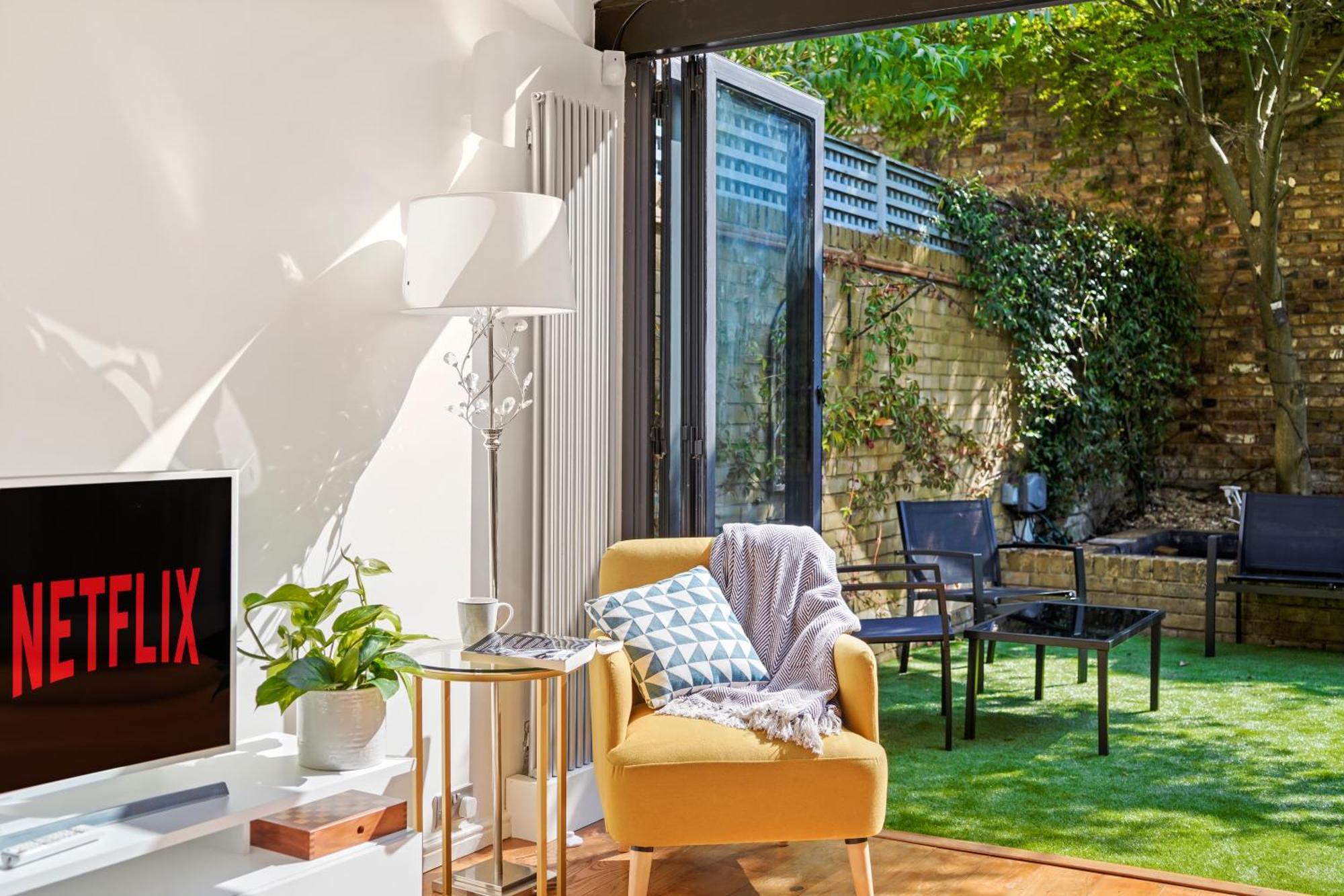 3 Bedroom Mews Home - Clapham Common - Free Private Parking - Sleeps 5 - Newly Refurbished - Sweetpea & Pillow Properties Londra Dış mekan fotoğraf
