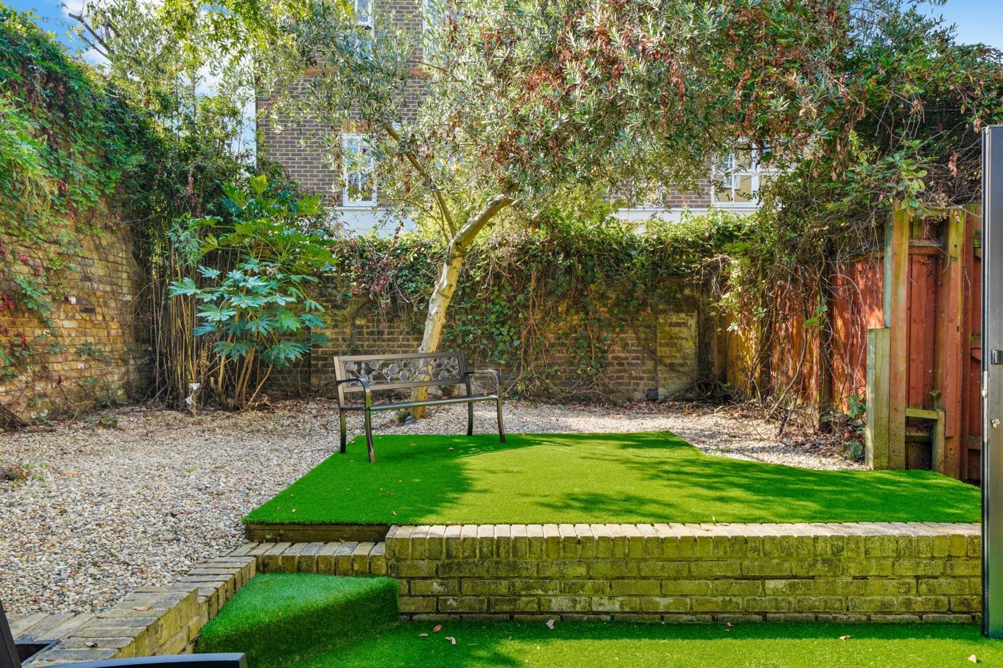3 Bedroom Mews Home - Clapham Common - Free Private Parking - Sleeps 5 - Newly Refurbished - Sweetpea & Pillow Properties Londra Dış mekan fotoğraf