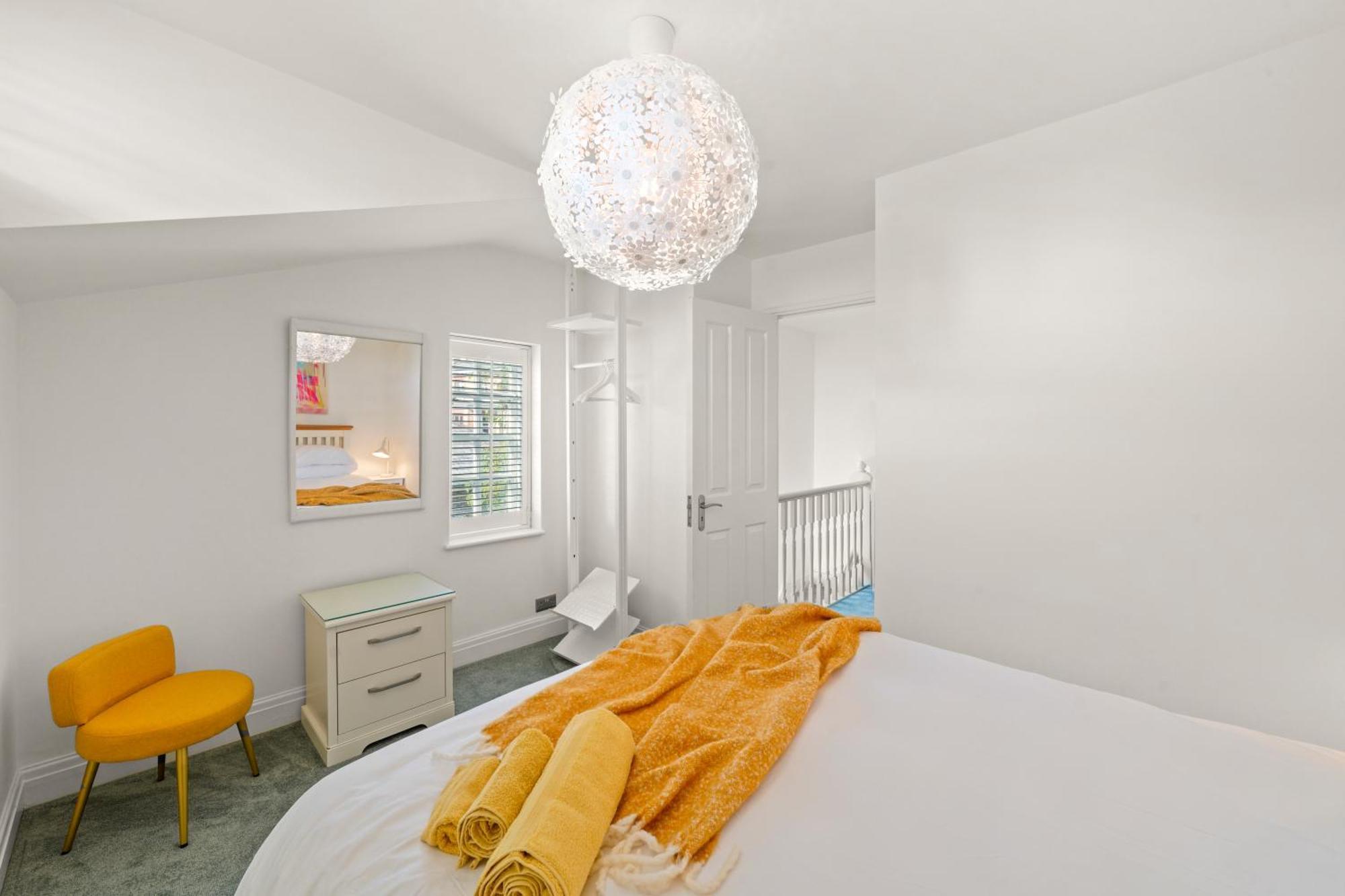 3 Bedroom Mews Home - Clapham Common - Free Private Parking - Sleeps 5 - Newly Refurbished - Sweetpea & Pillow Properties Londra Dış mekan fotoğraf