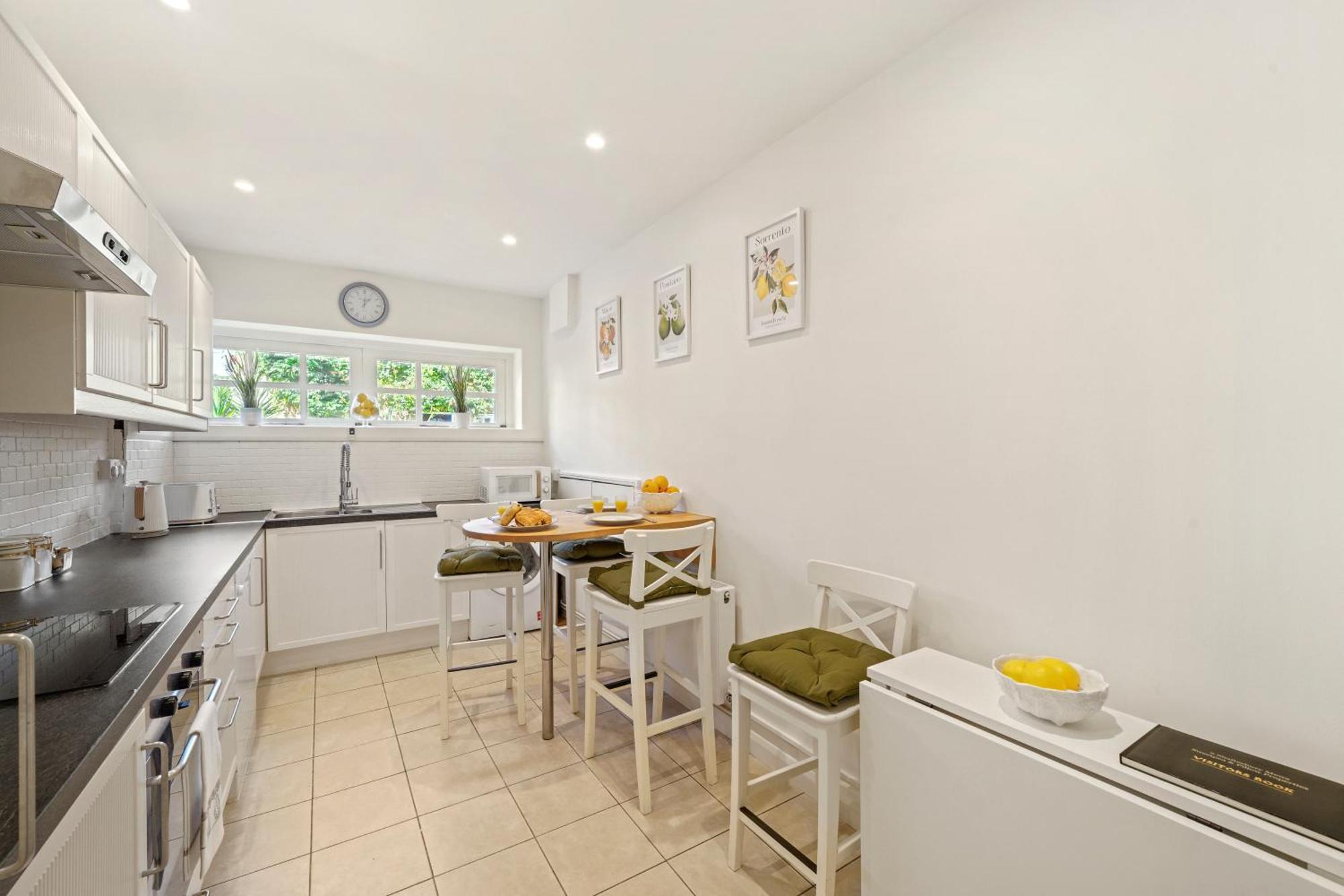 3 Bedroom Mews Home - Clapham Common - Free Private Parking - Sleeps 5 - Newly Refurbished - Sweetpea & Pillow Properties Londra Dış mekan fotoğraf