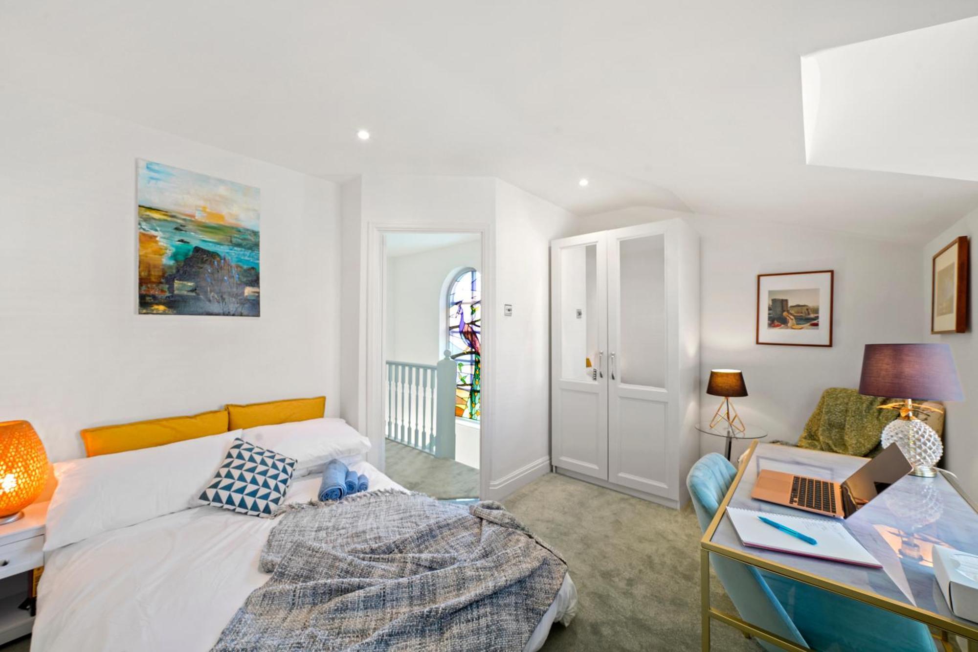 3 Bedroom Mews Home - Clapham Common - Free Private Parking - Sleeps 5 - Newly Refurbished - Sweetpea & Pillow Properties Londra Dış mekan fotoğraf