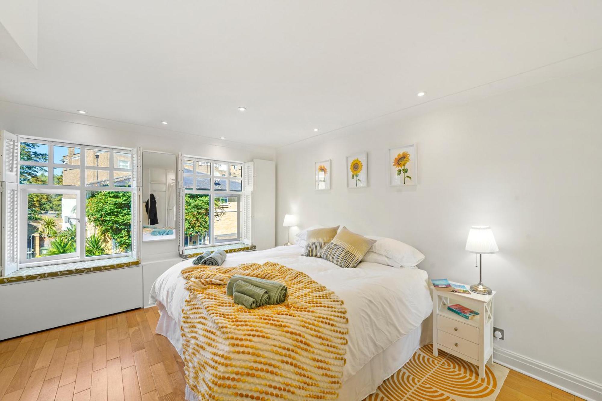 3 Bedroom Mews Home - Clapham Common - Free Private Parking - Sleeps 5 - Newly Refurbished - Sweetpea & Pillow Properties Londra Dış mekan fotoğraf